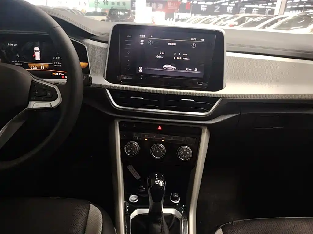 Volkswagen T-ROC 2026 2025 Second Facelift 280TSI DSG 2WD Time Edition