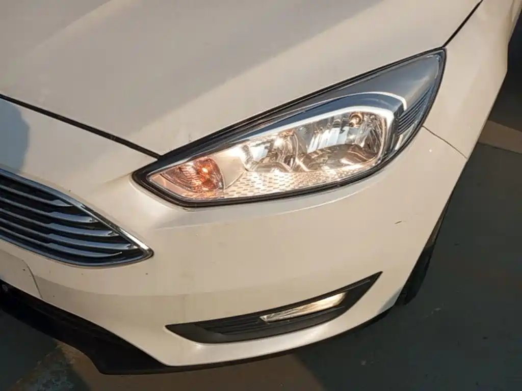 Фото 24 - Ford Focus