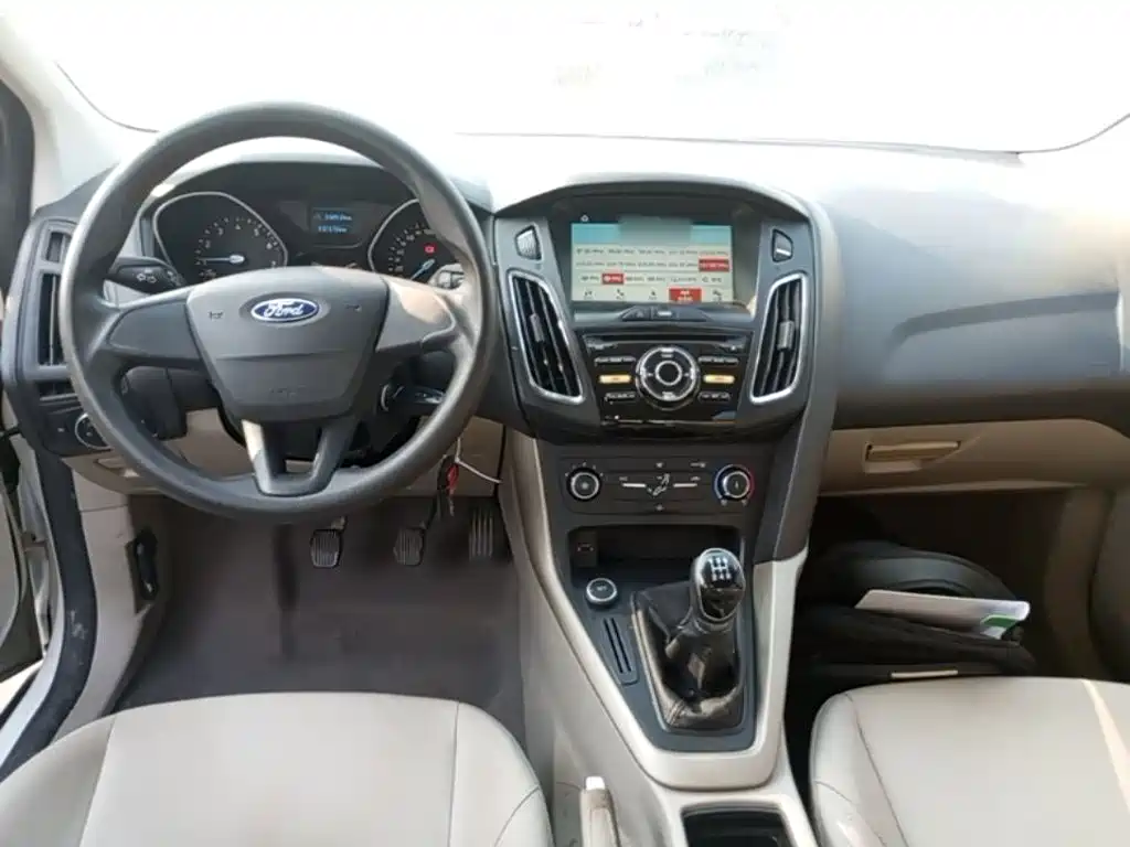 Фото 10 - Ford Focus