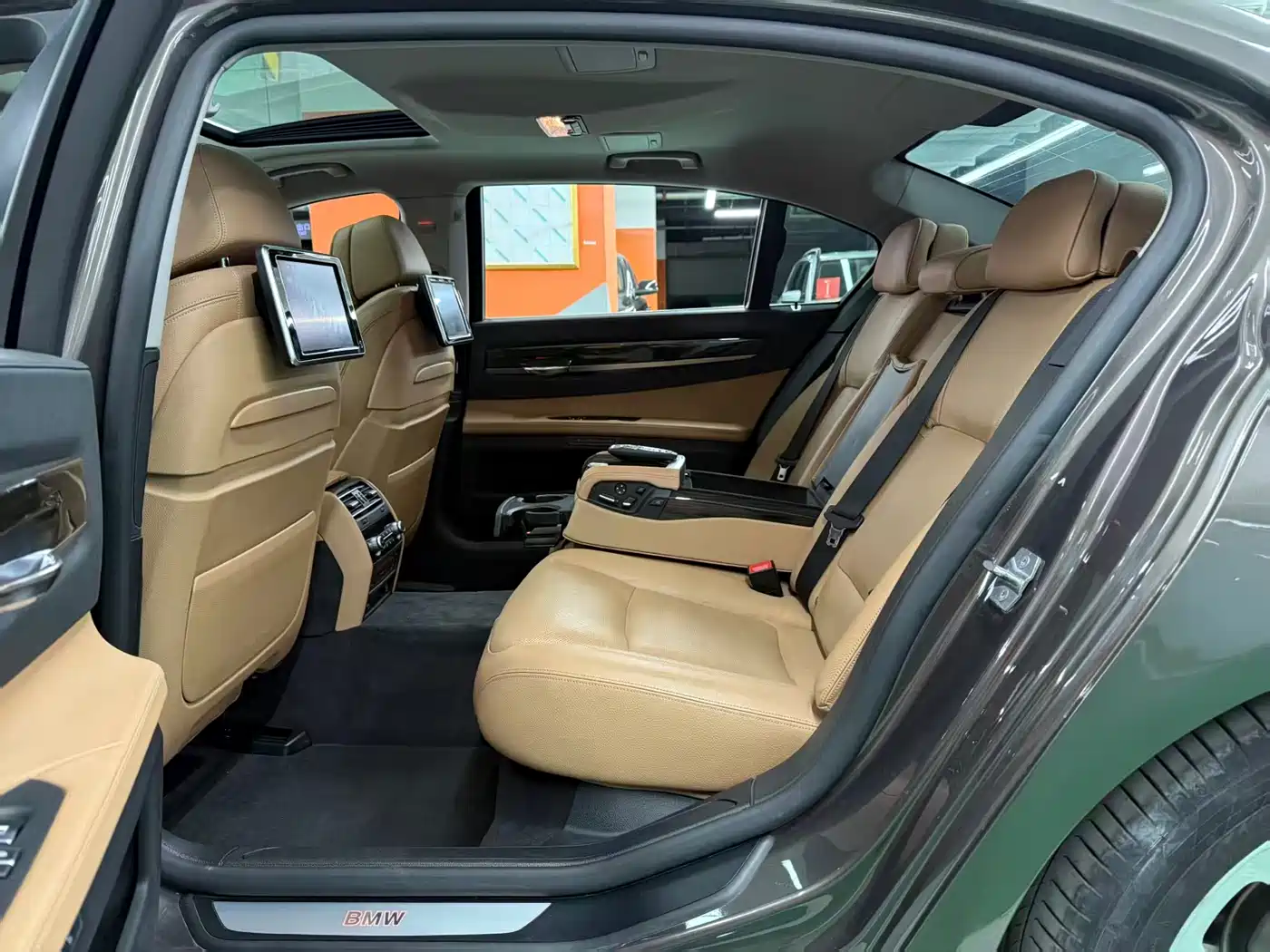 BMW 7 Series 2013 Model 730Li Luxury фото 9
