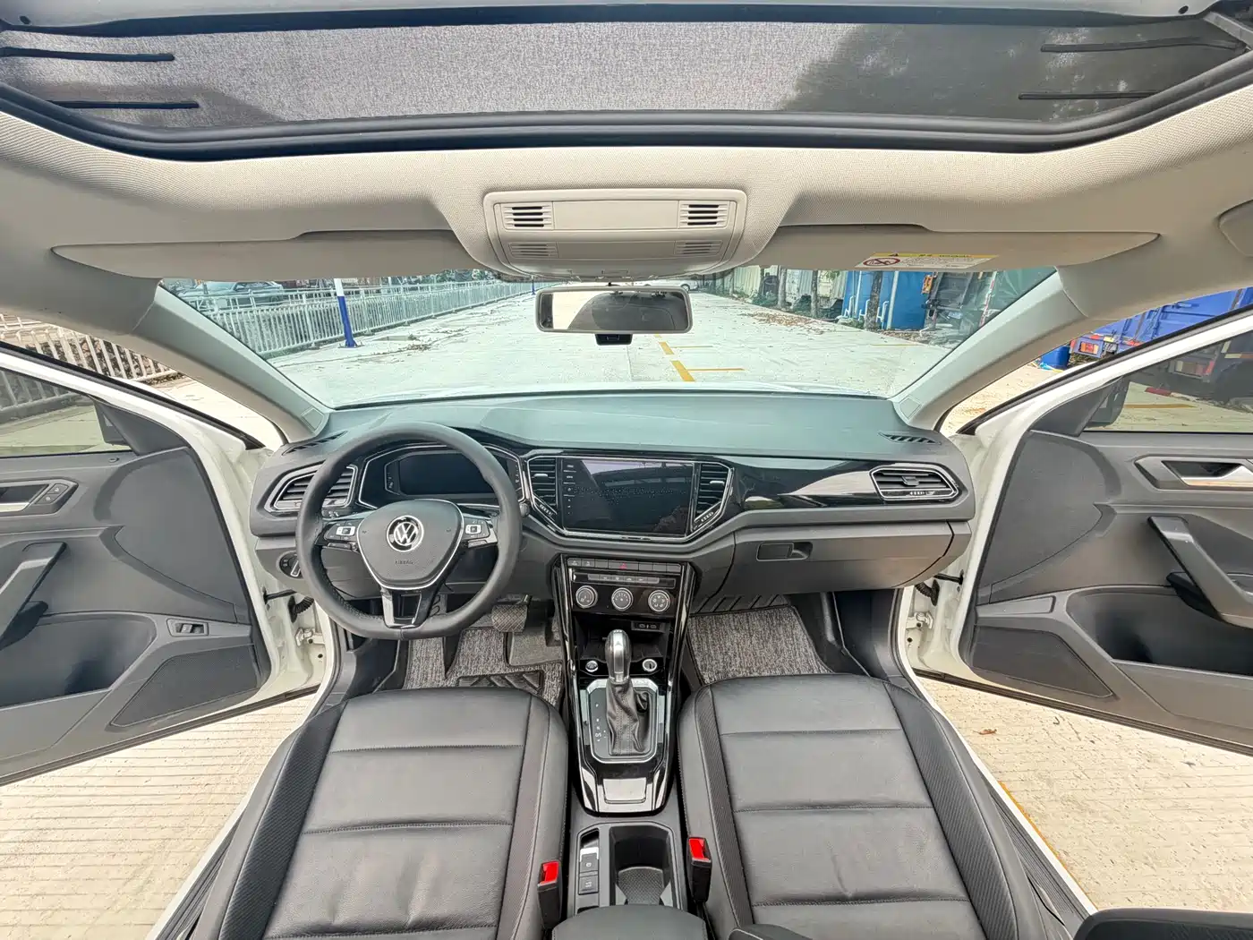 VOLKSWAGEN T ROC EXPLORING SONGS