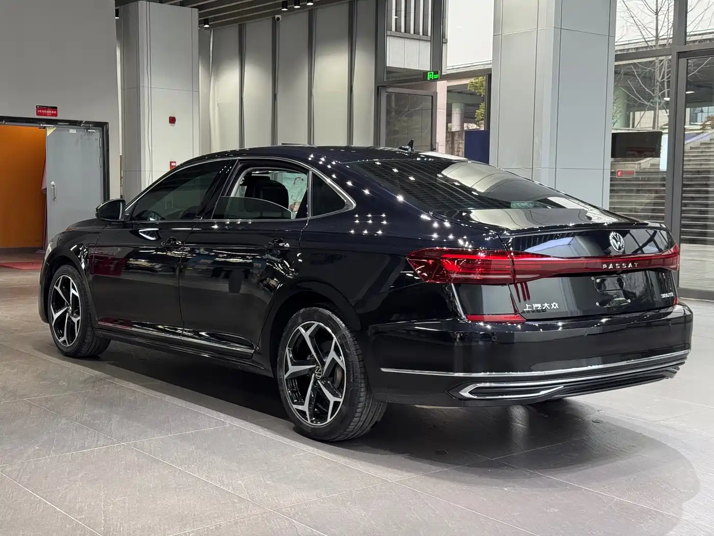 Фото 7 - Volkswagen Passat