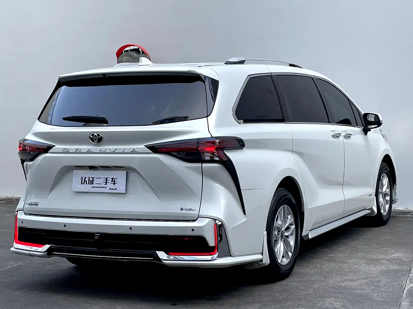Toyota Granvia 2024 2.5L Hybrid Comfort фото 37