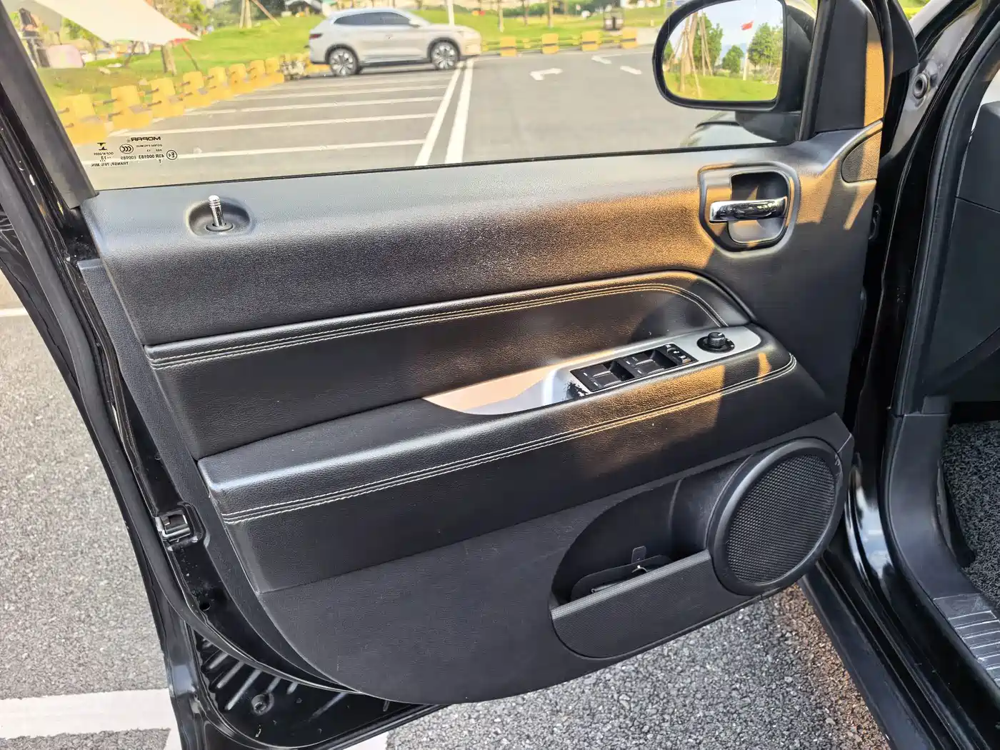 Jeep Compass (Import) 2015 2014 2.4L 4WD Serpentine Collector's Edition