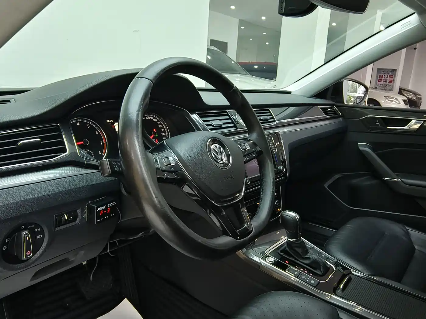 Фото 14 - Volkswagen Passat