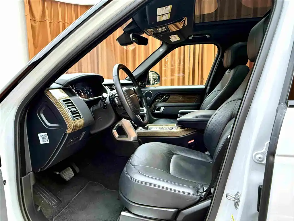 Photo 7 - Land Rover Range Rover