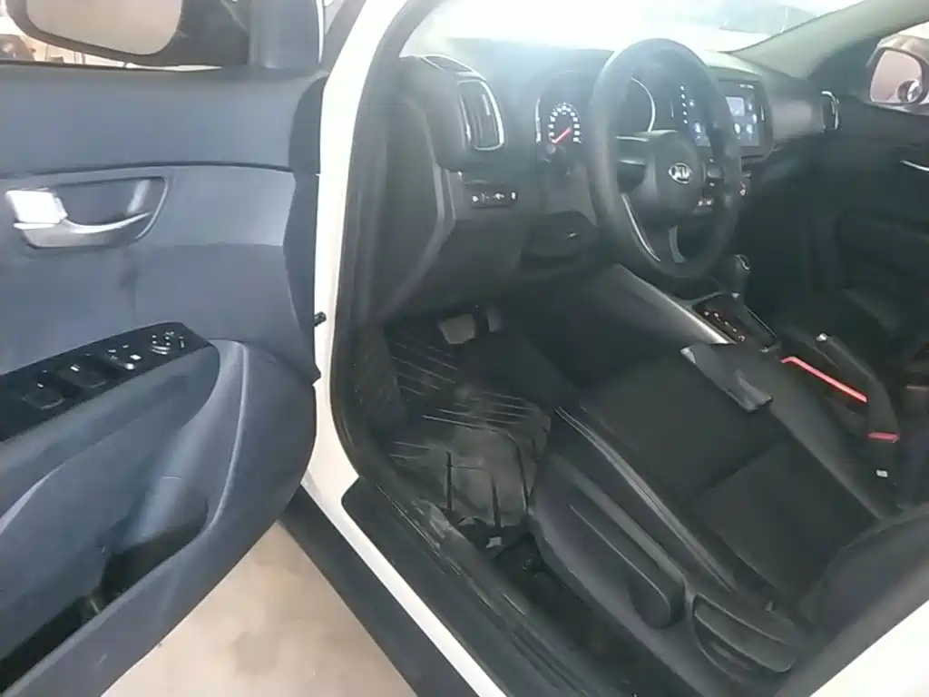Kia KX3 Smart Run 2015 2015 1.6L Automatic 2WD DLX
