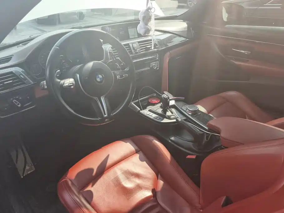 Photo 12 - BMW M4