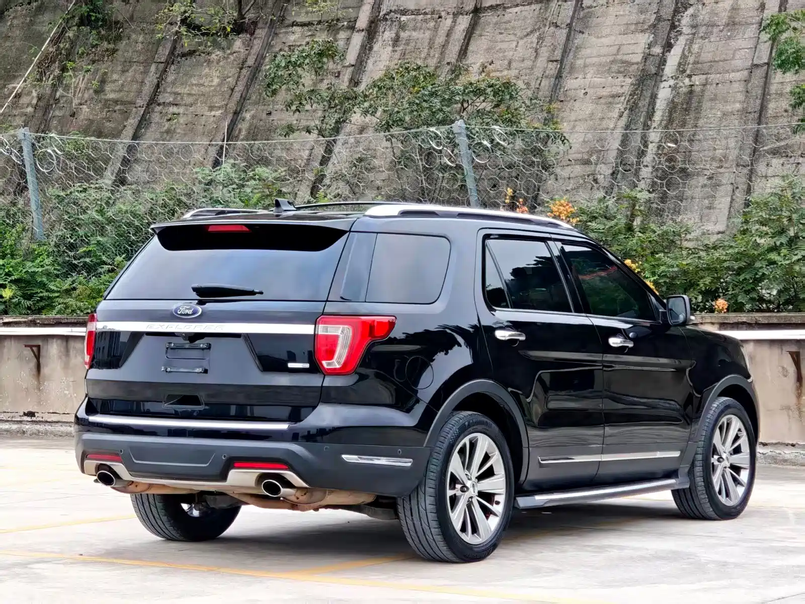 Фото 22 - Ford Explorer (Import)