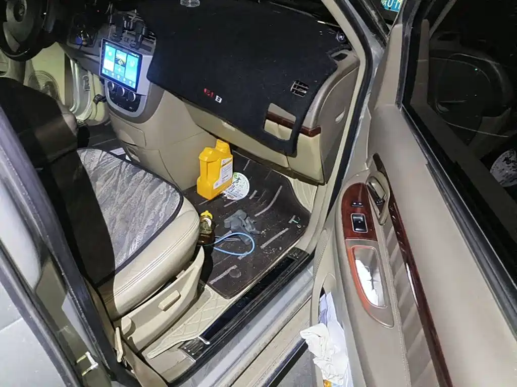 Photo 13 - Buick GL8
