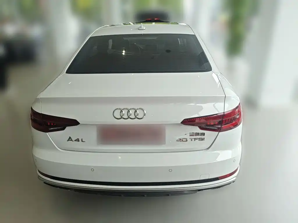 Фото 8 - Audi A4L