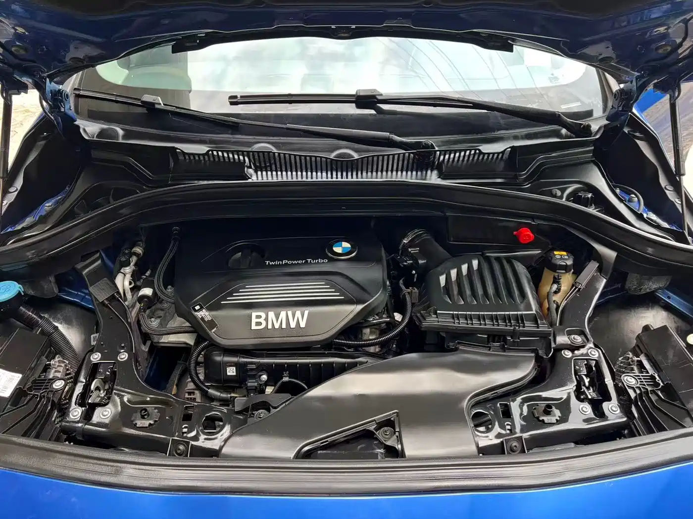 BMW 2 Series Touring 2019 218i Leading фото 9