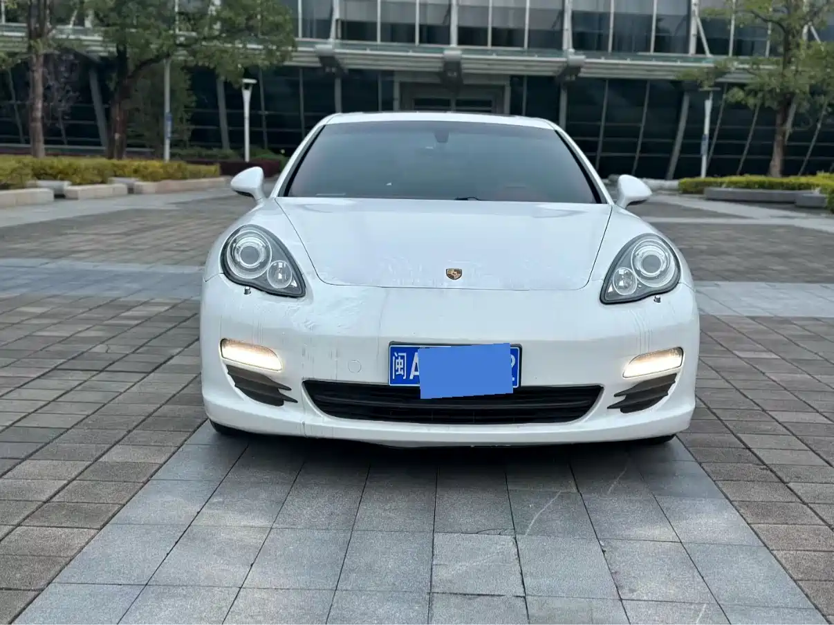Porsche Panamera 2013 Panamera Platinum Edition 3.6L фото 2