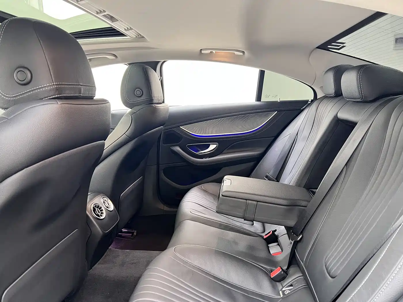 Mercedes-Benz CLS 2018 CLS 300 Dynamic фото 20