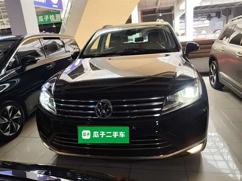 Фото 3 - Volkswagen Touareg
