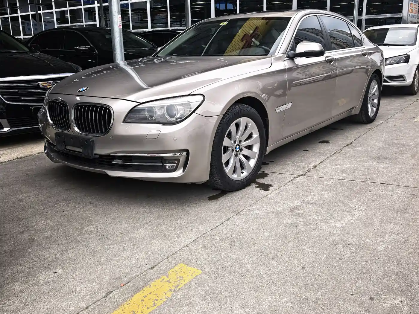 BMW 7 Series 2014 730Li Premium фото 3