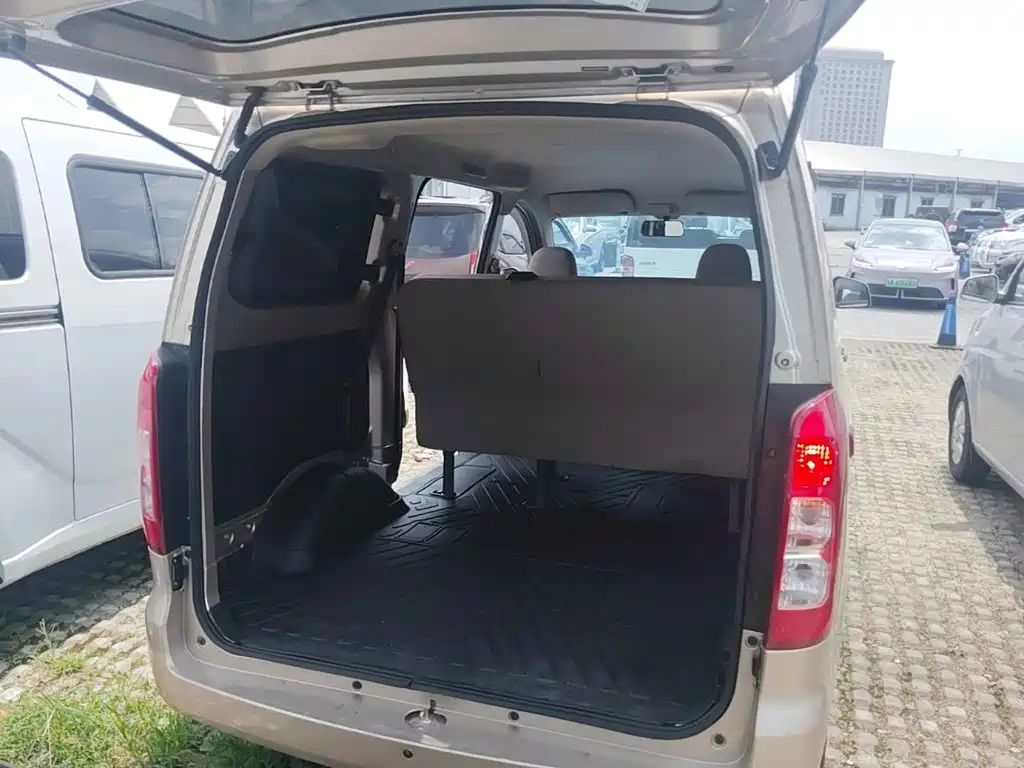 Wuling Motors Wuling Hongguang V 2024 2022 1.5L Dynamic Edition Hydraulic Power Steering LAR
