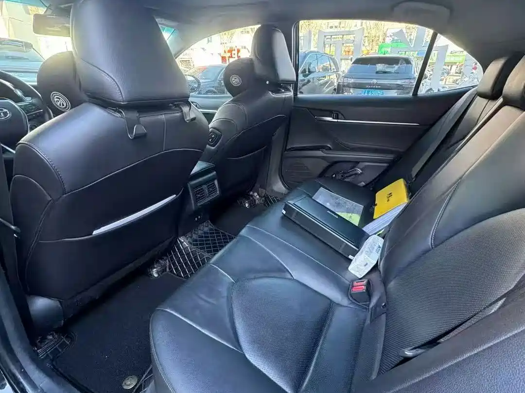 Фото 6 - Toyota Camry