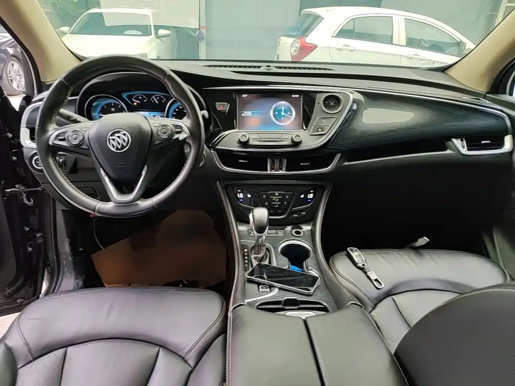 صورة 10 - Buick Envision Plus