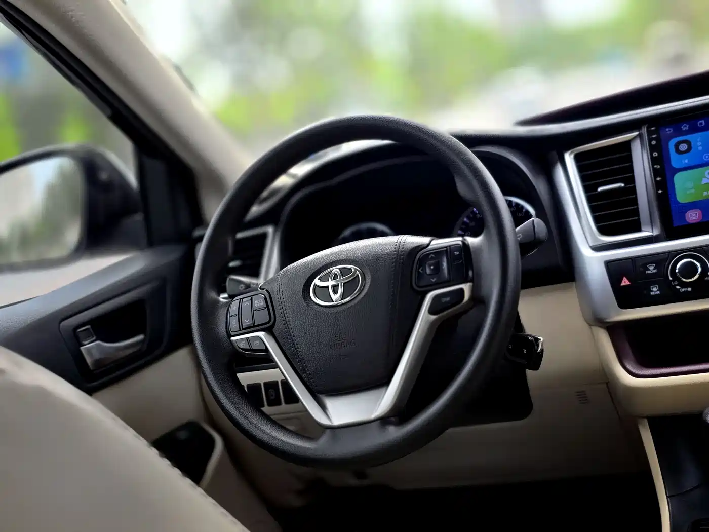 Photo 10 - Toyota Highlander