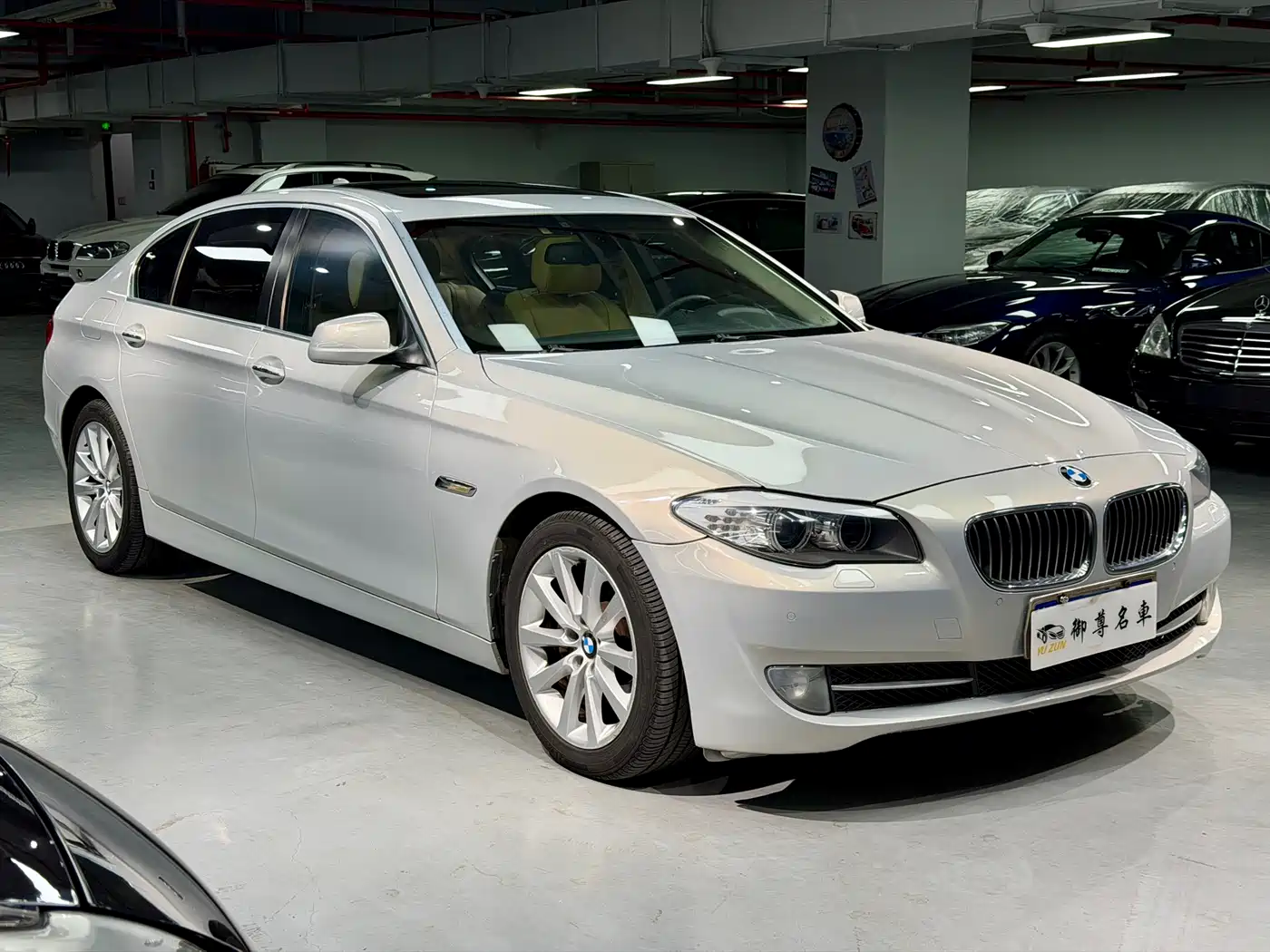BMW 5 Series 2011 535Li Leading фото 3
