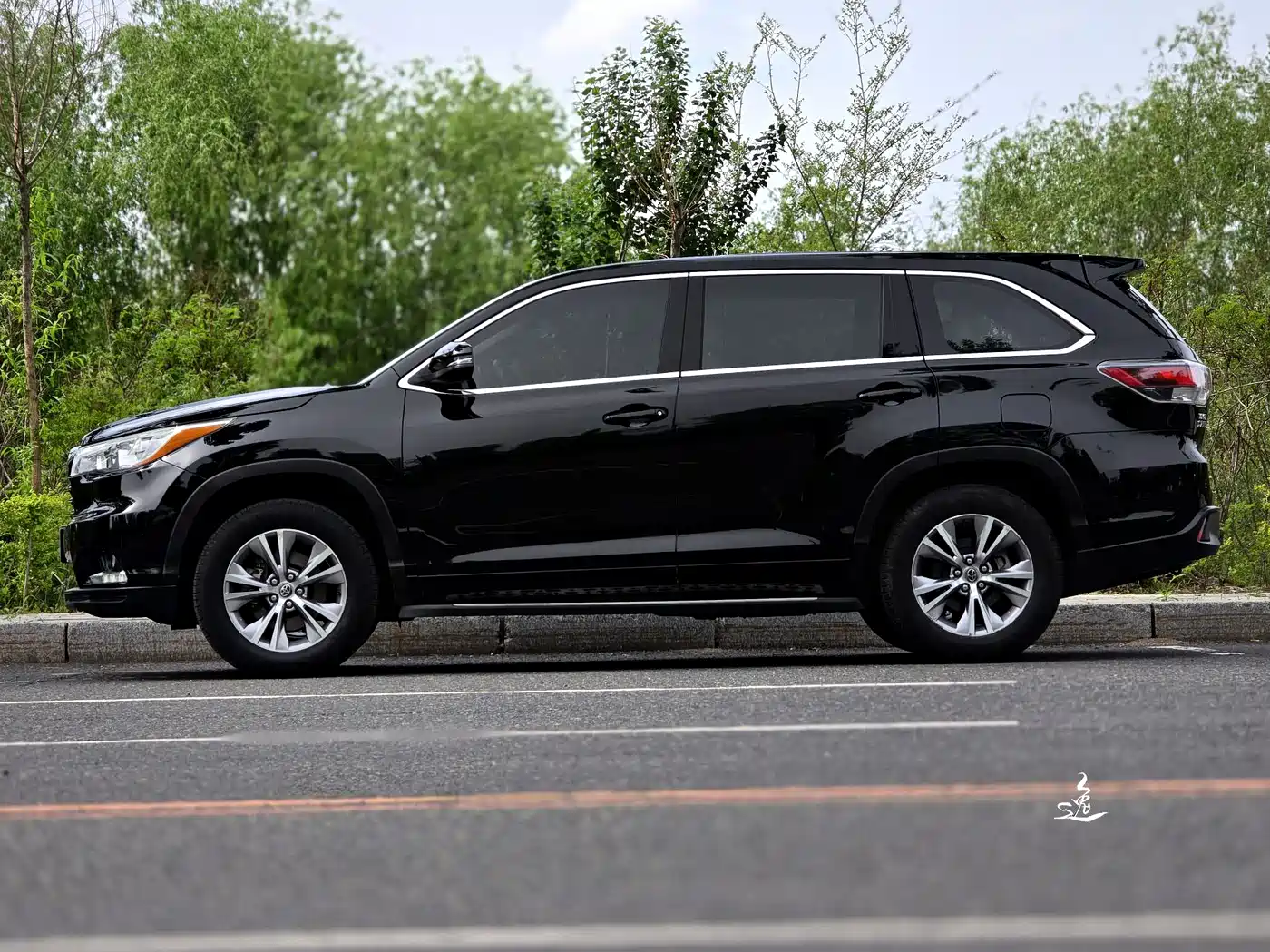 Photo 3 - Toyota Highlander