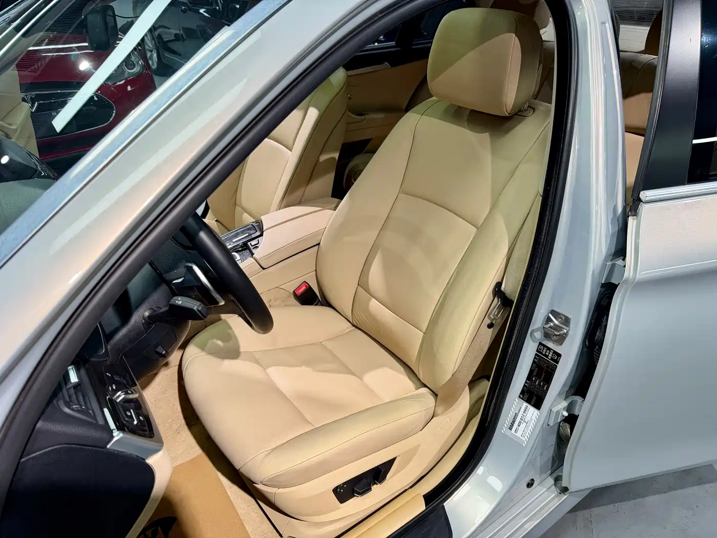 BMW 5 Series 2011 535Li Leading фото 12