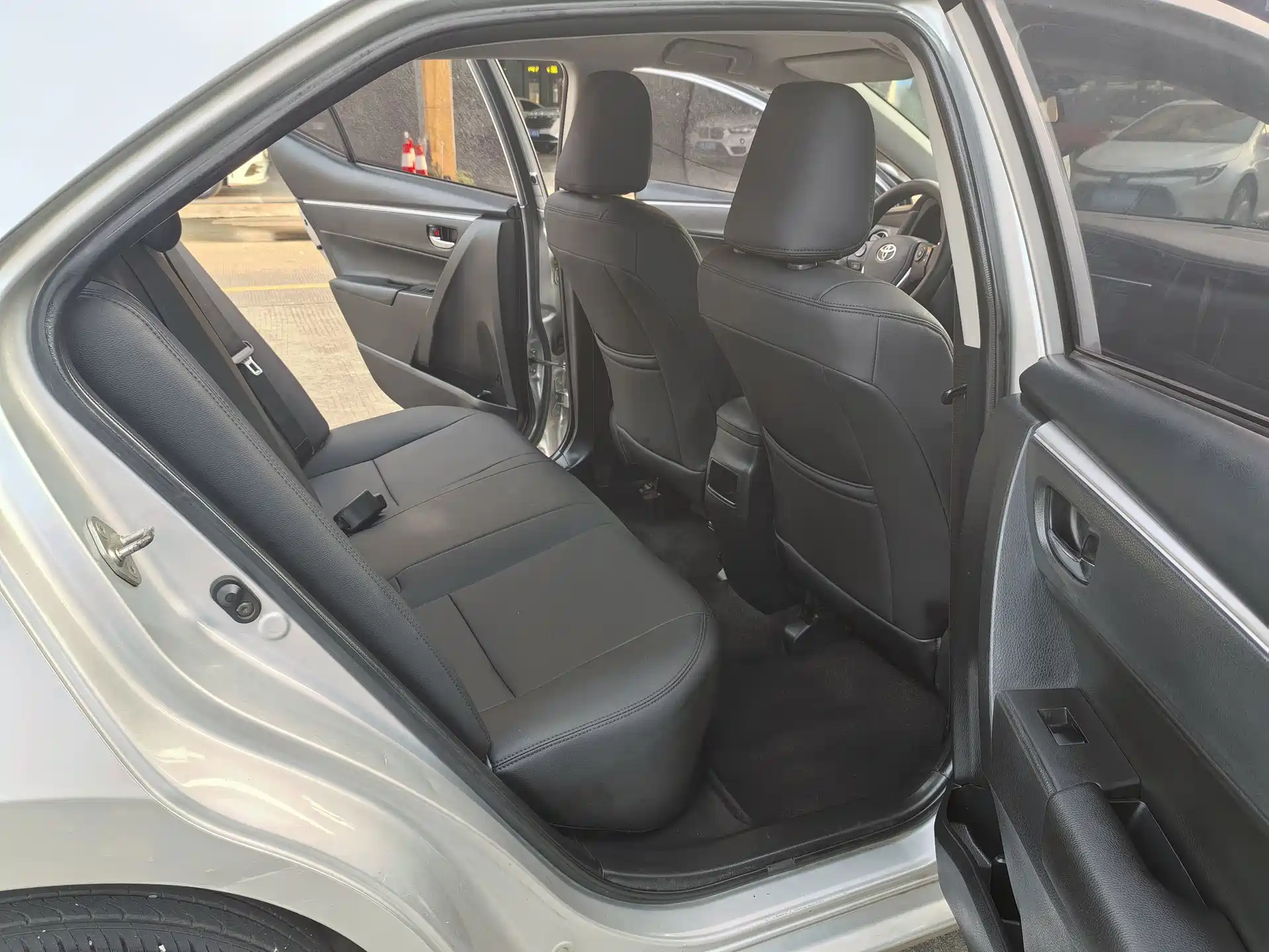 صورة 12 - Toyota Corolla