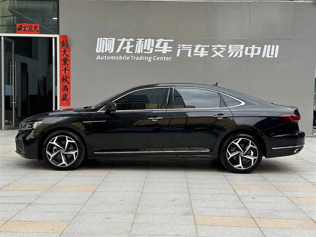 Volkswagen Passat 2023 Facelift 330TSI Starlight Luxury Edition фото 21