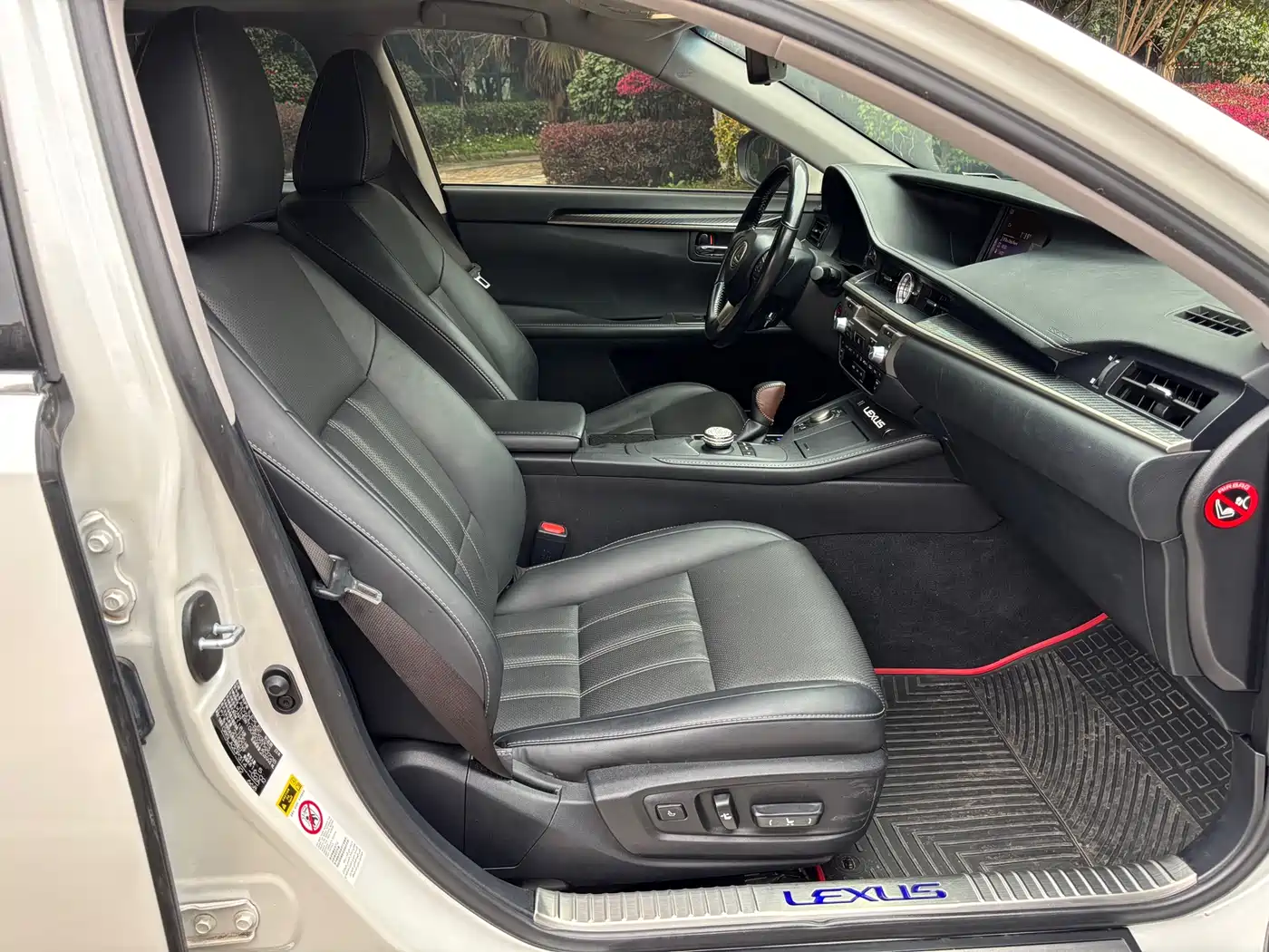Lexus ES 2015 300h Comfort Edition фото 12