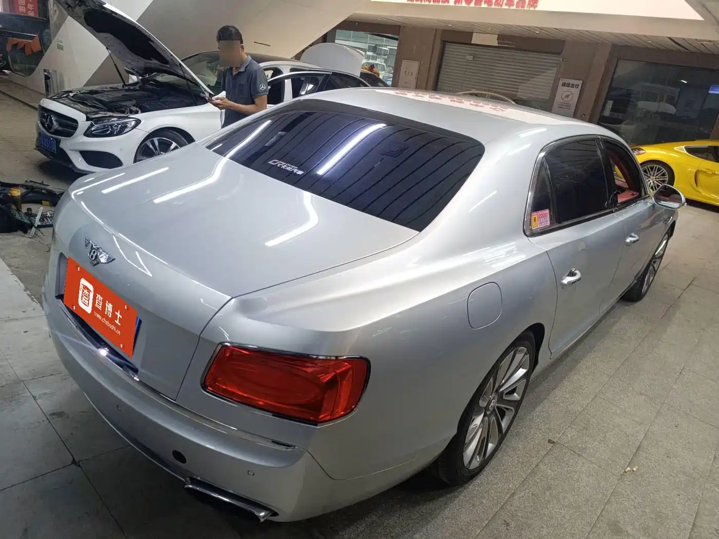 Фото 2 - Bentley Flying Spur
