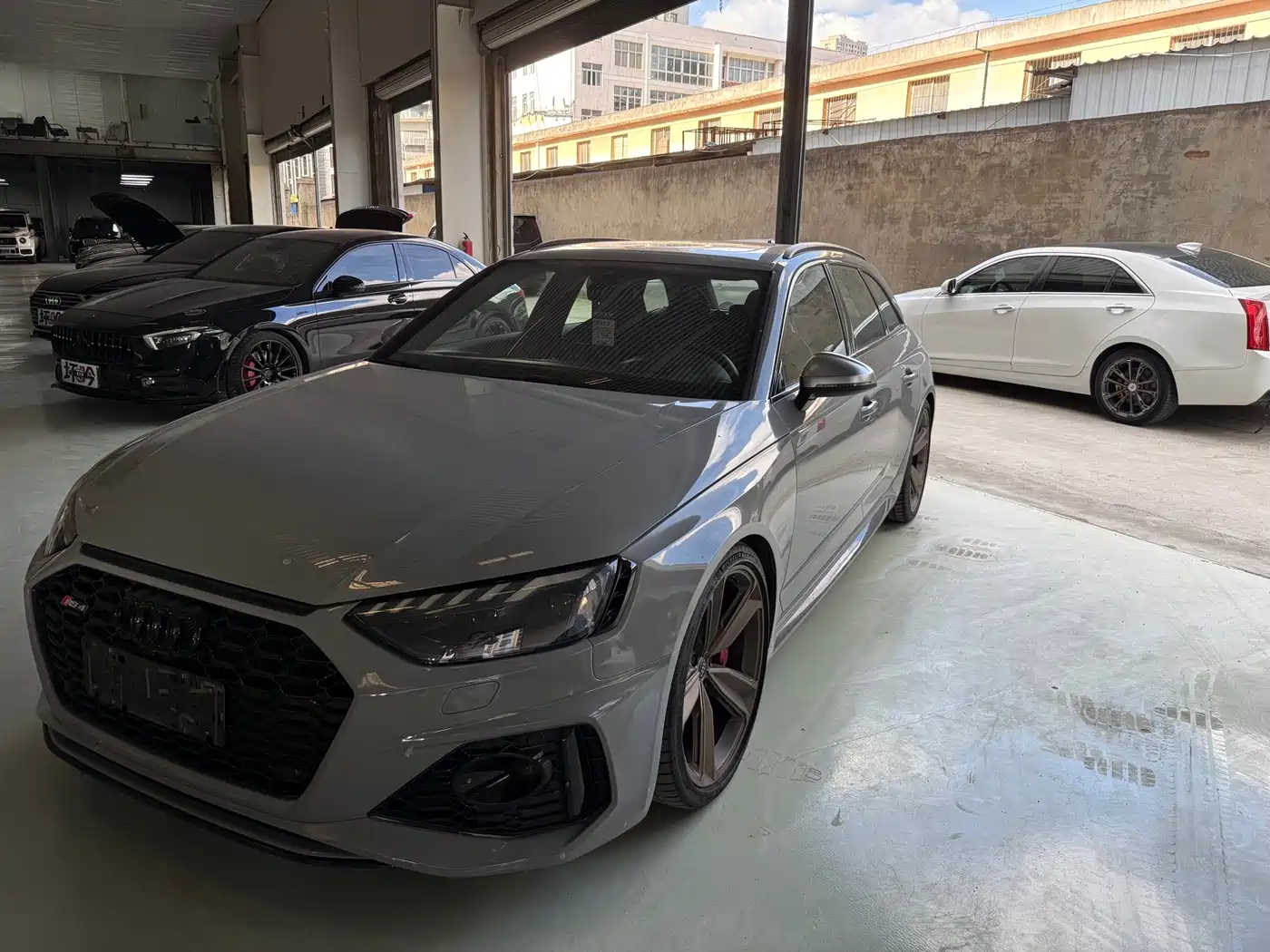 Audi RS 4 2023 2021 RS4 Avant Dark Gold Edition