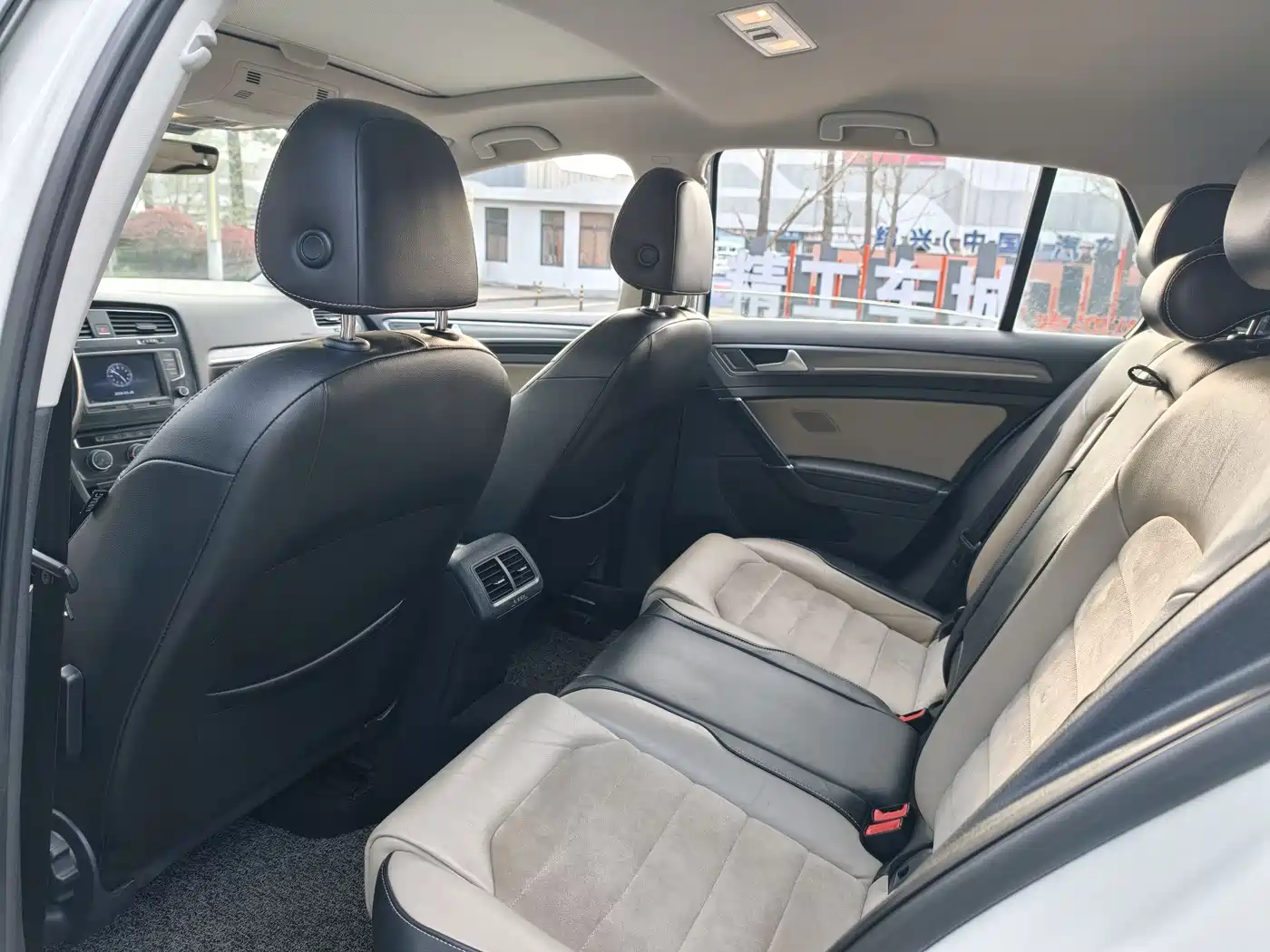 Volkswagen Golf 2016 230TSI Automatic Luxury фото 7