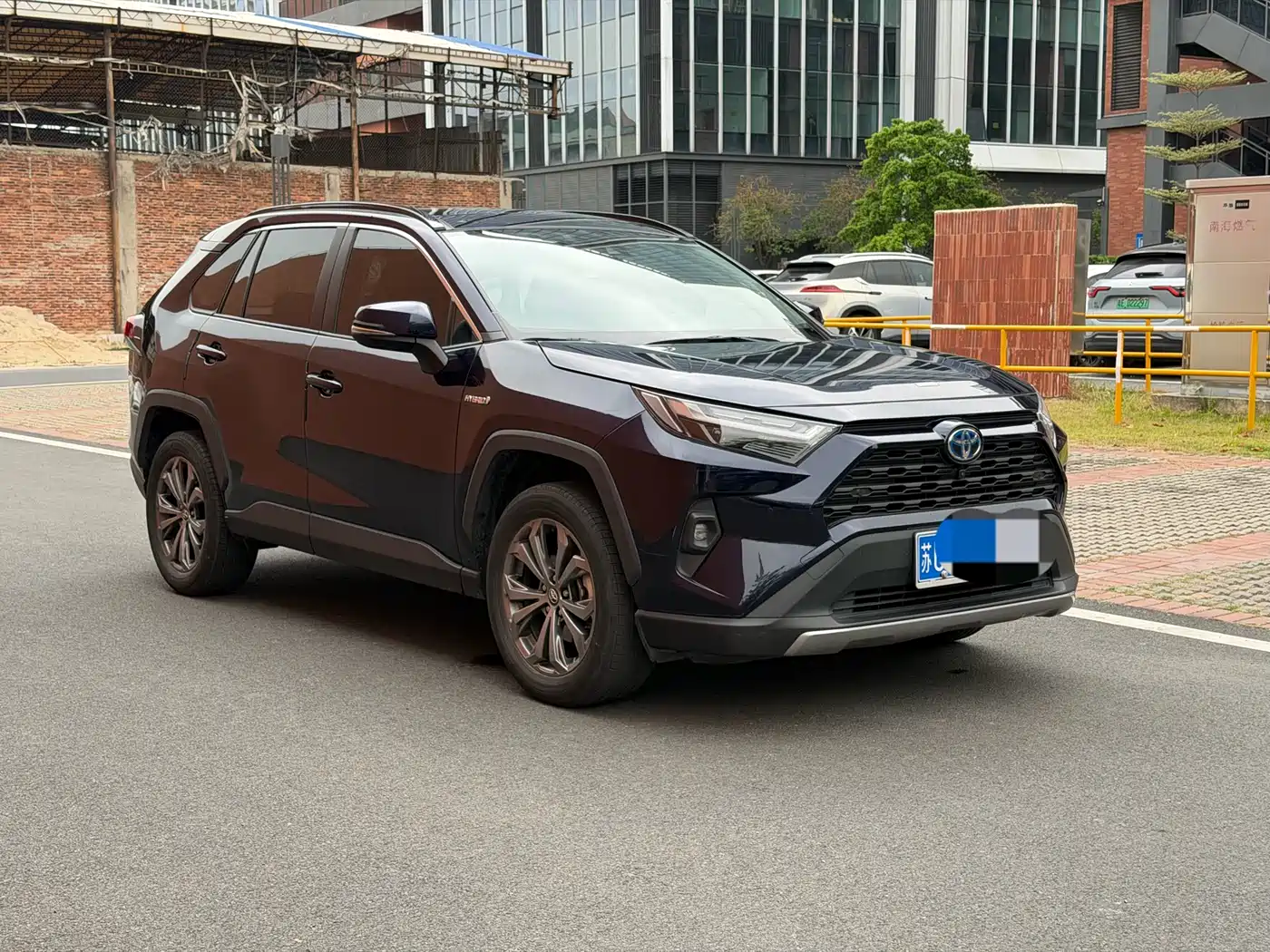 Toyota RAV4 Rongfang 2023 Hybrid 2.5L E-CVT 2WD Elite Plus Edition фото 3