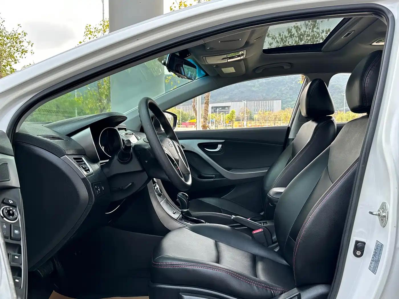 Hyundai Langdong 2016 1.6L Automatic Premium Edition фото 4