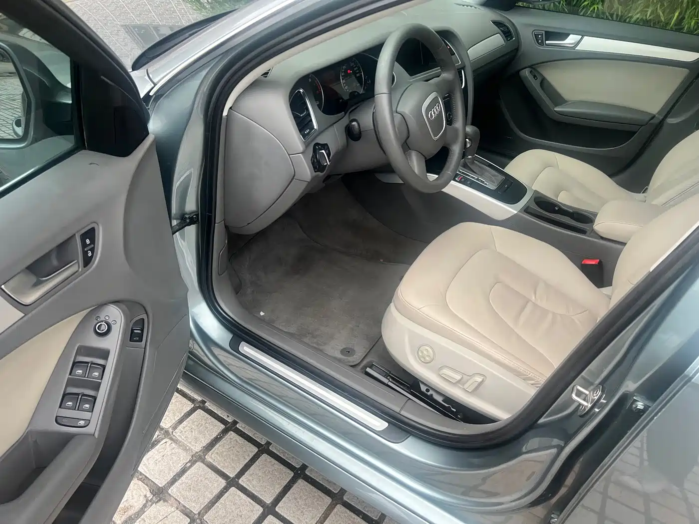 Audi A4L 2010 2010 2.0 TFSI Standard