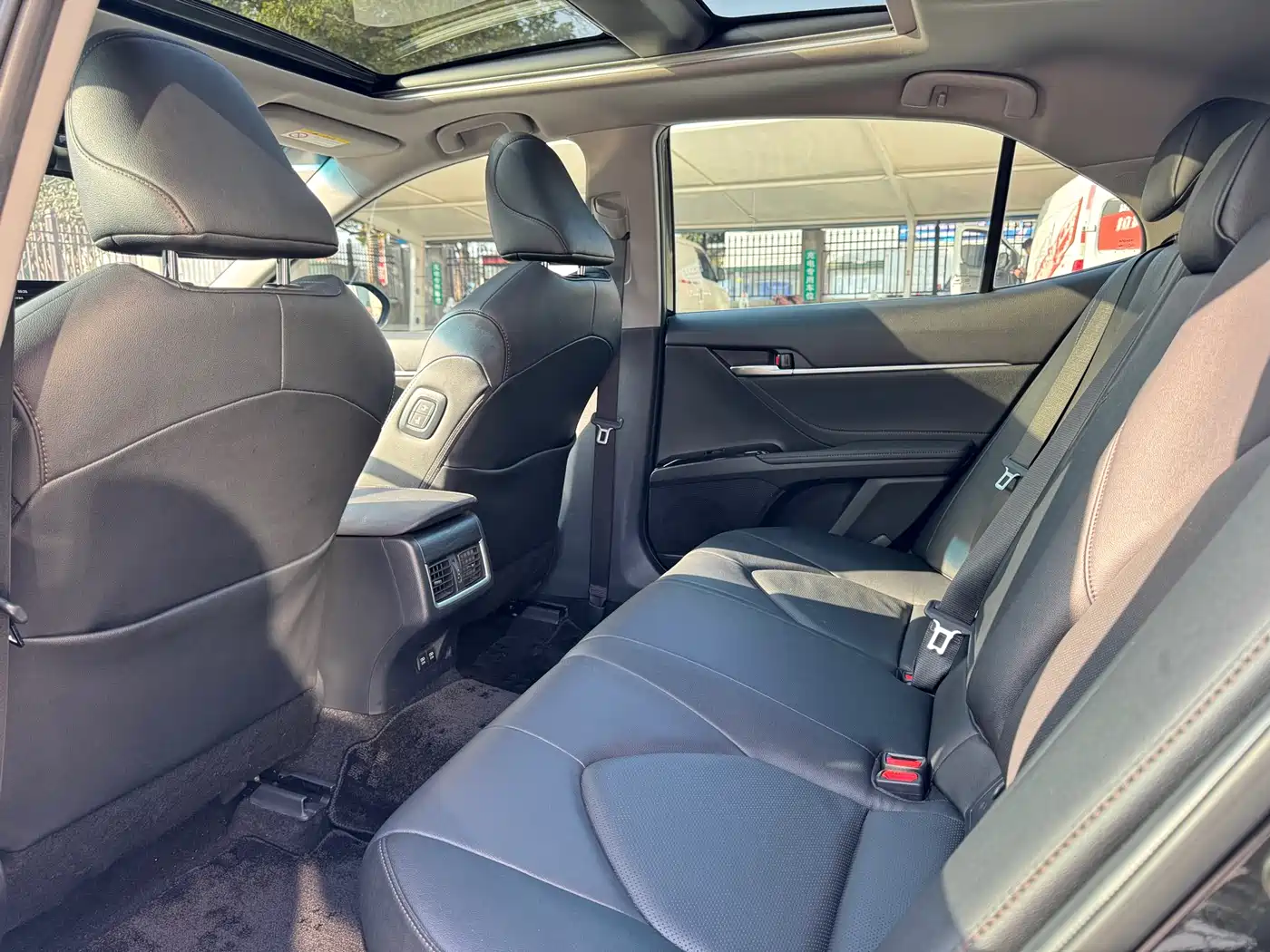 Toyota Camry 2023 Hybrid 2.5HG Luxury Edition фото 7