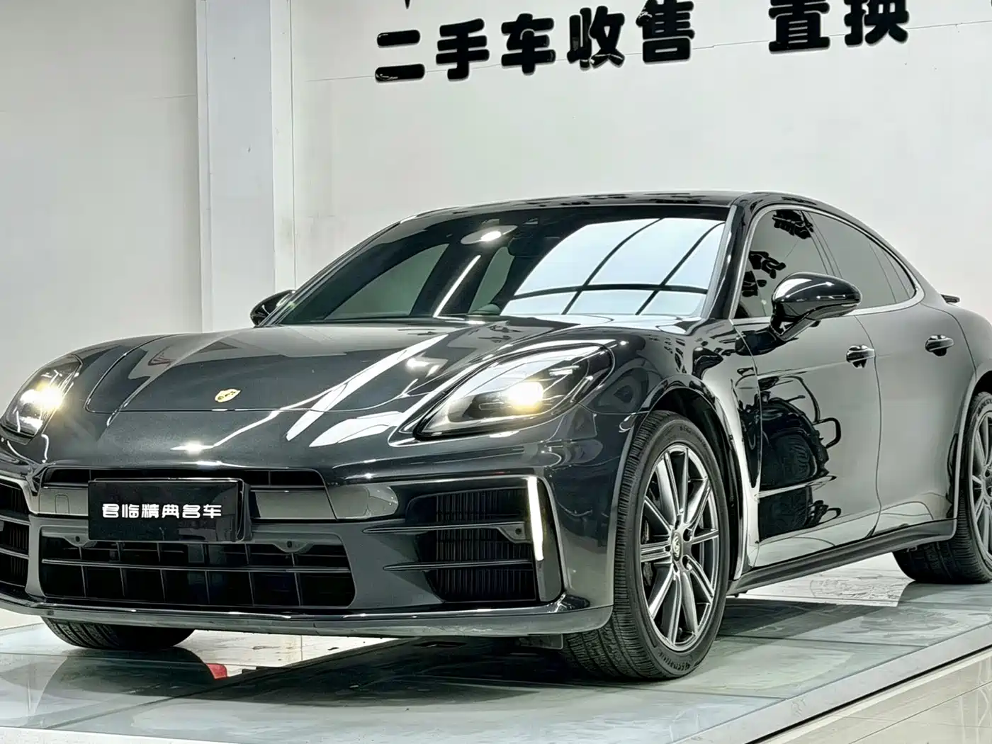 Photo 1 - Porsche Panamera