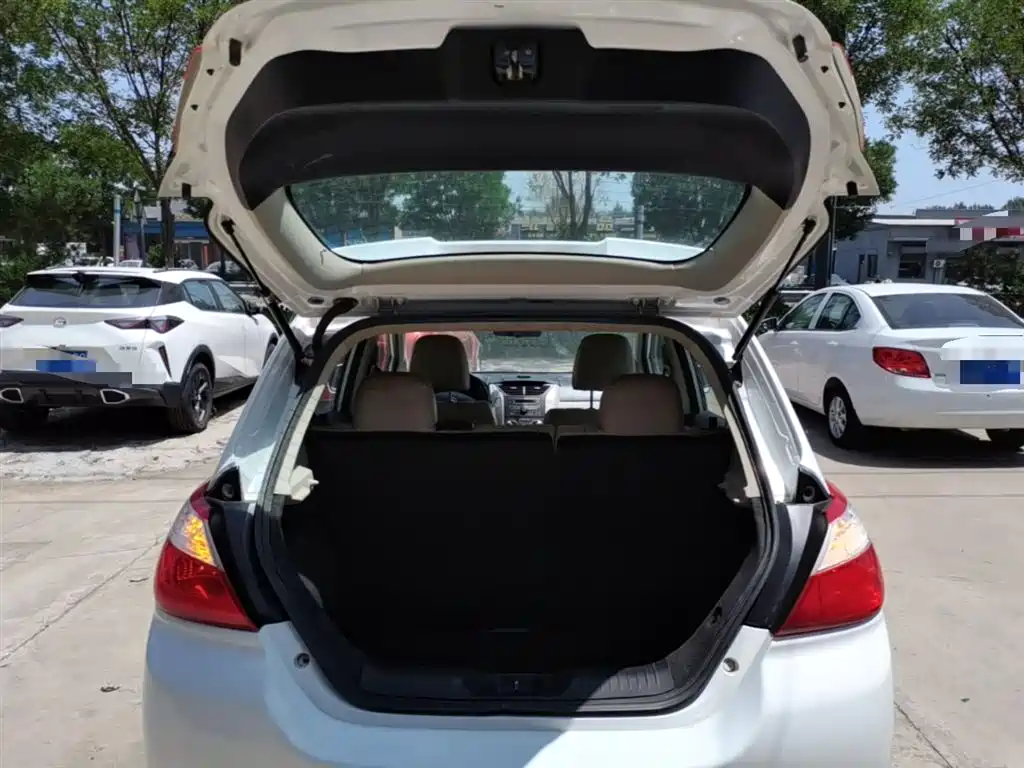 Venucia R50 2016 2015 1.6L Manual Fashion