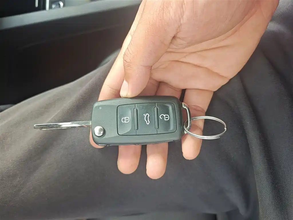Volkswagen Sagitar 2018 1.6L Automatic Comfort фото 16