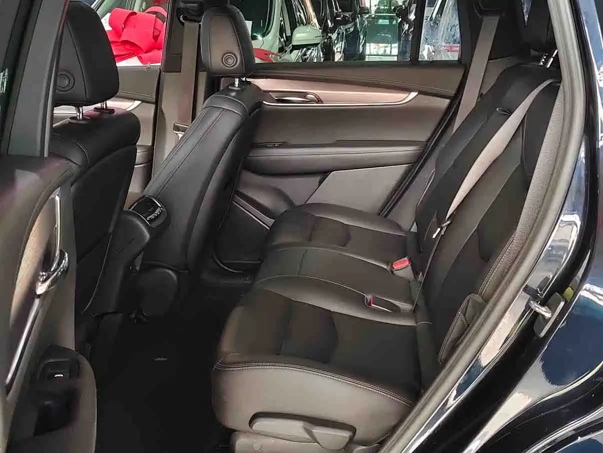 صورة 16 - Cadillac XT6