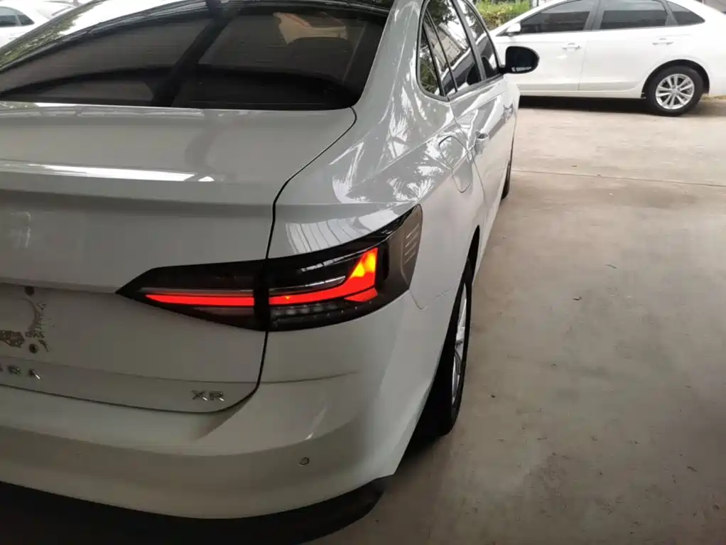 صورة 8 - Volkswagen Lavida