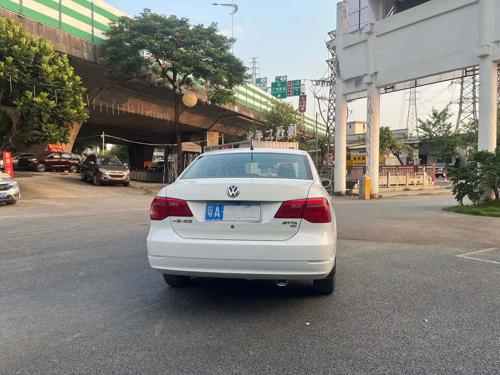 Photo 6 - Volkswagen Jetta