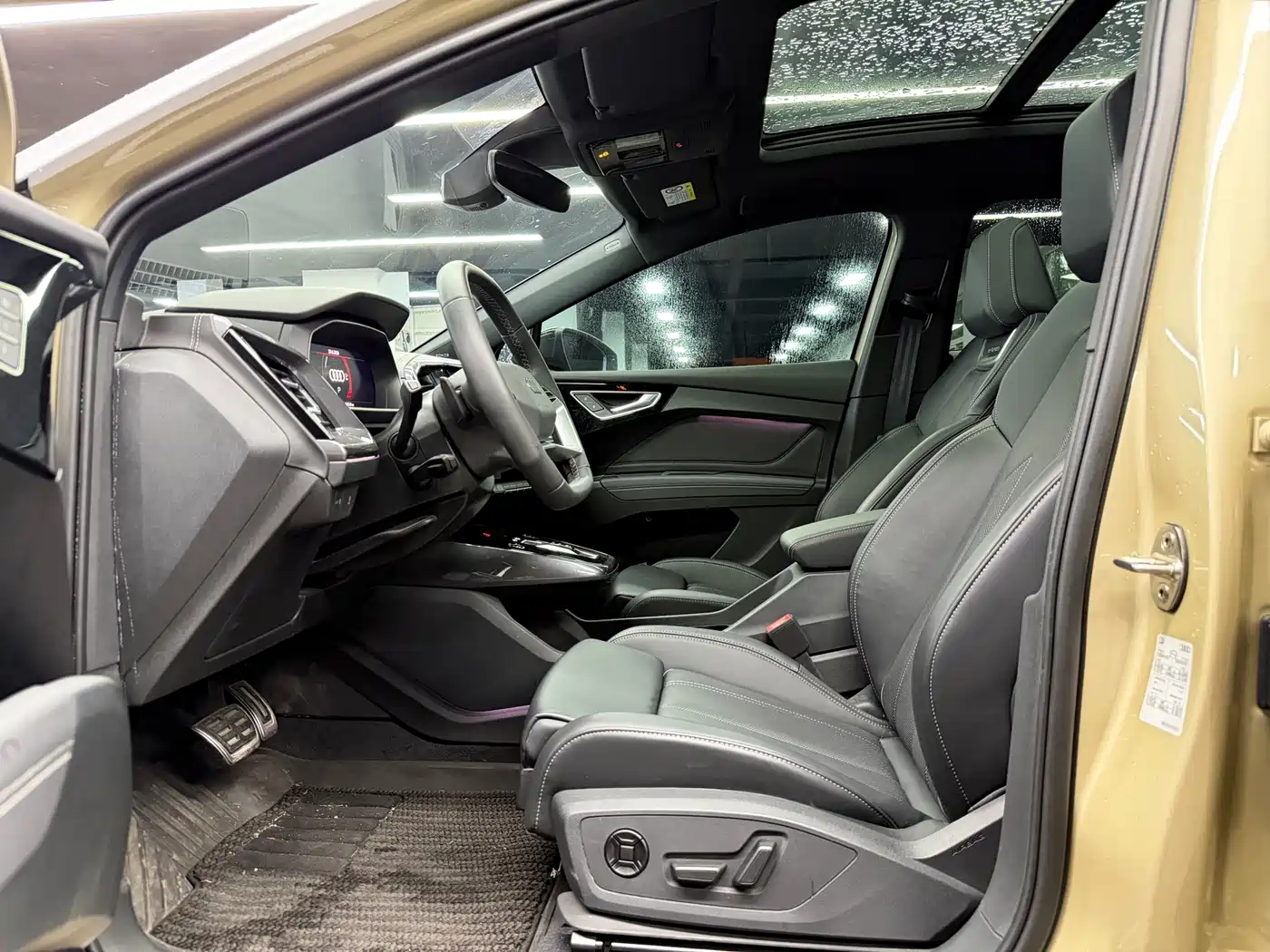 Photo 4 - Audi Q4 e-tron