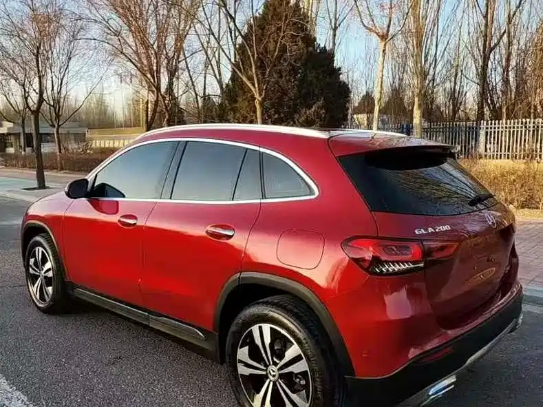 MERCEDES-BENZ GLA
