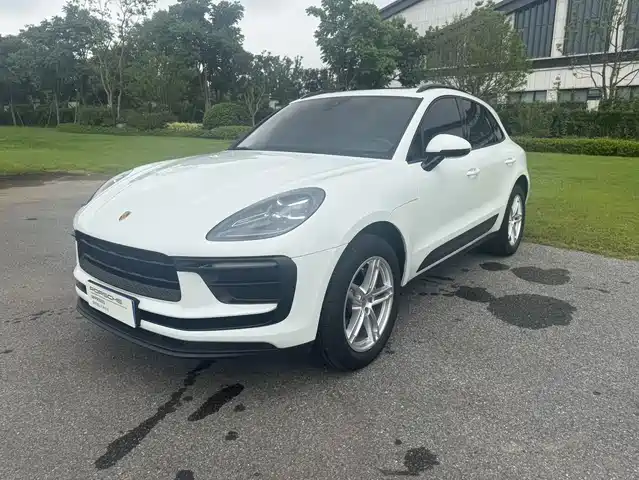 Фотография PORSCHE MACAN