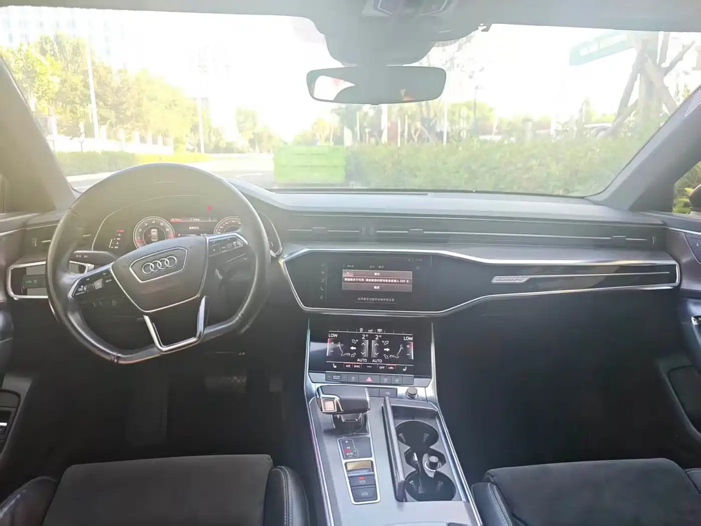 Фото 10 - Audi A6L