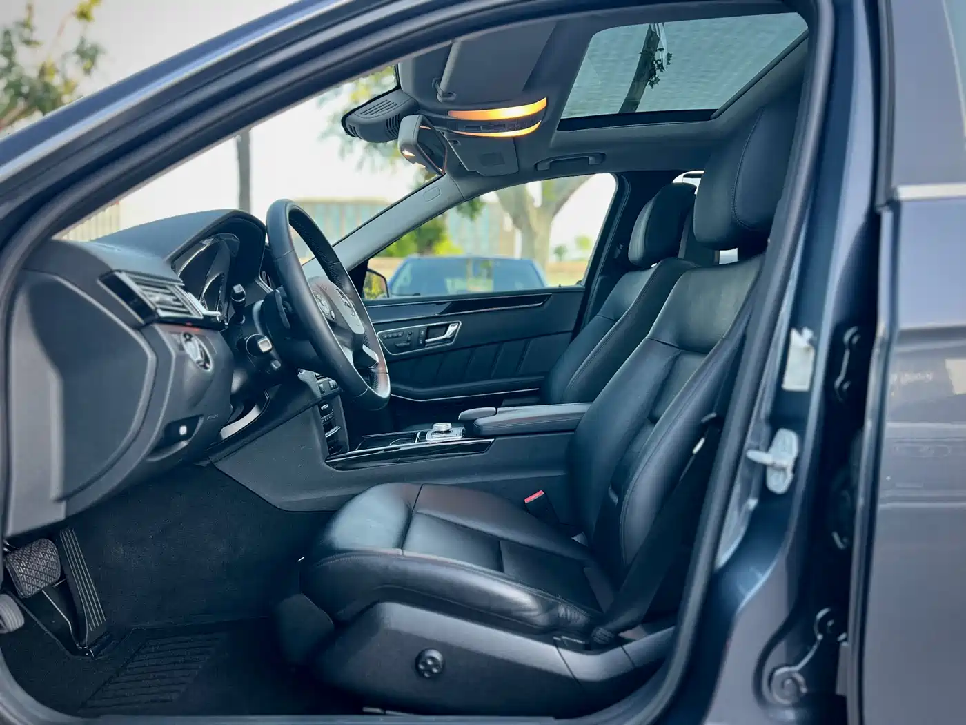 Mercedes-Benz E-Class 2010 E 300 L Fashion фото 36