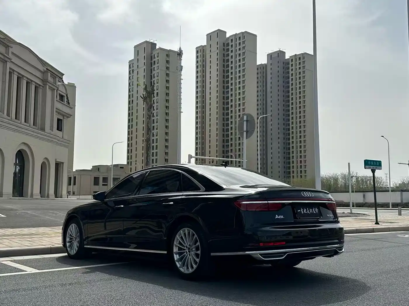 Фото 17 - Audi A8