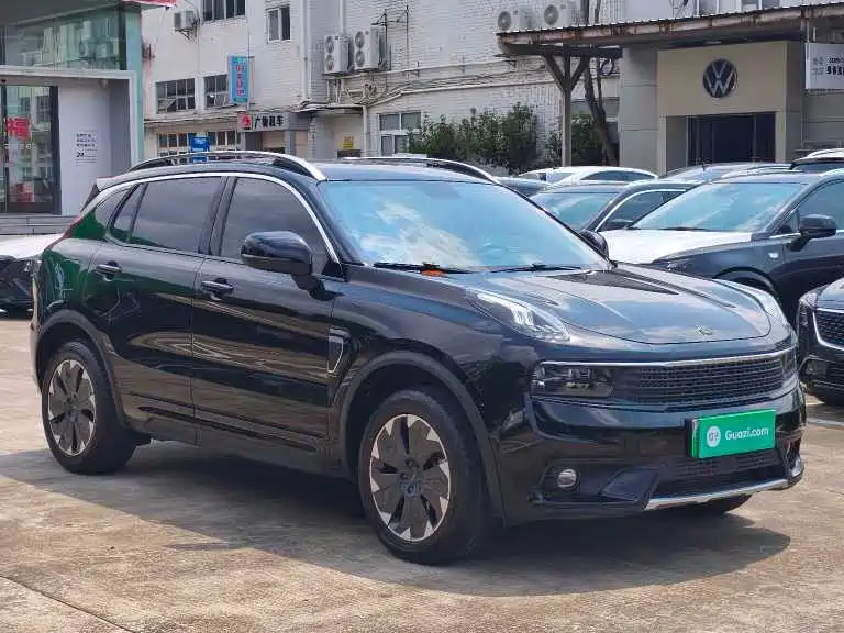 Photo 3 - Lynk & Co 01 EM-P